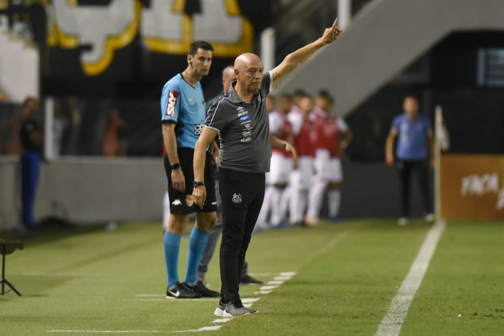SANTOS-SP. CINCO SUBSTITUIÇÃO. JESUALDO FERREIRA.