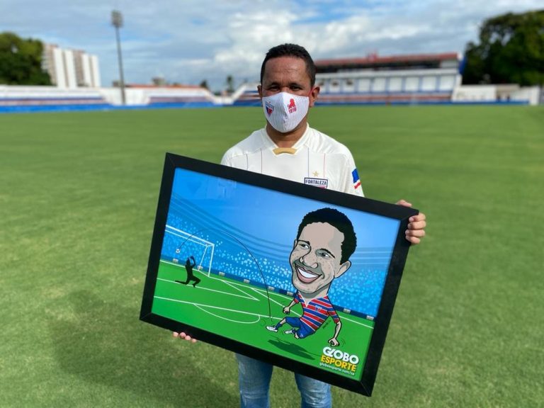 CLODOALDO. FORTALEZA-CE. PRÊMIO. MAIOR JOGADOR DO NORDESTE.