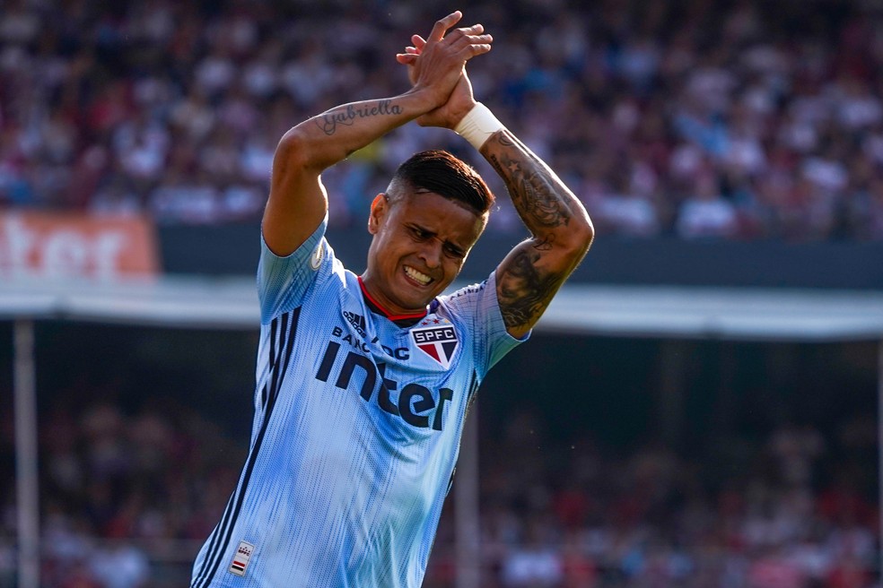 EVERTON. SÃO PAULO-SP. FLAMENGO-RJ.