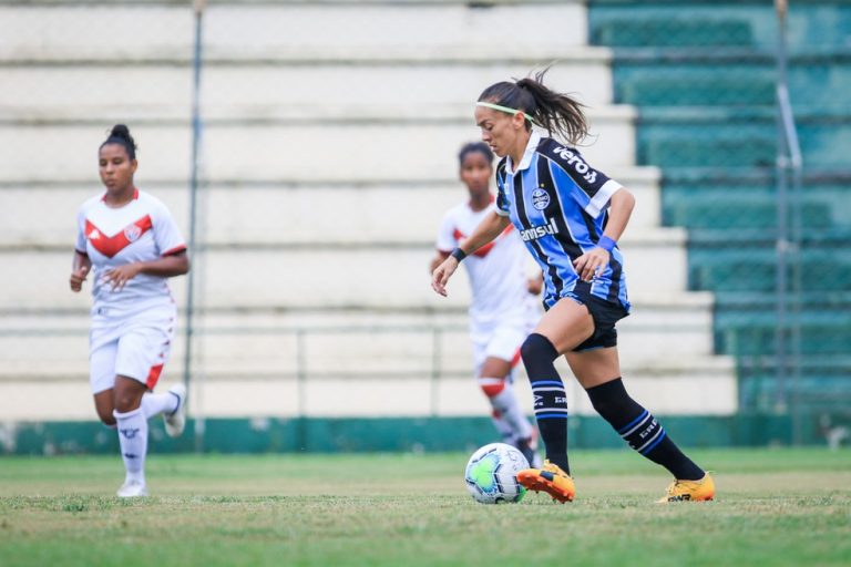 FUTEBOL FEMININO. GRÊMIO-RS INTERNACIONAL-RS.