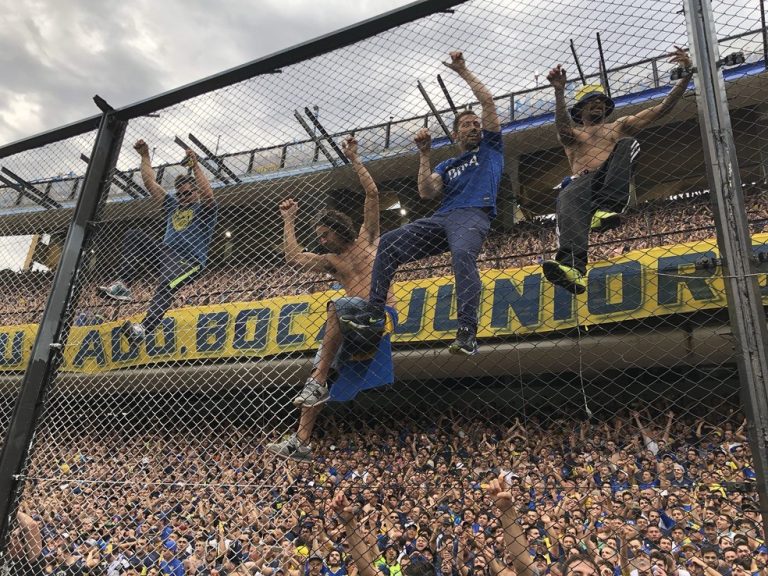 LA BOMBONERA. ESTÁDIOS MAIS VIBRANTES DO MUNDO.