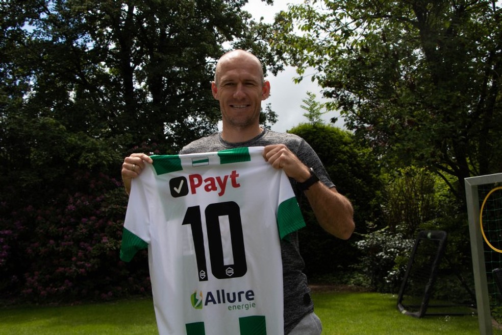 ROBBEN. VOLTA AO FUTEBOL. HOLANDA. HRONINGEN.