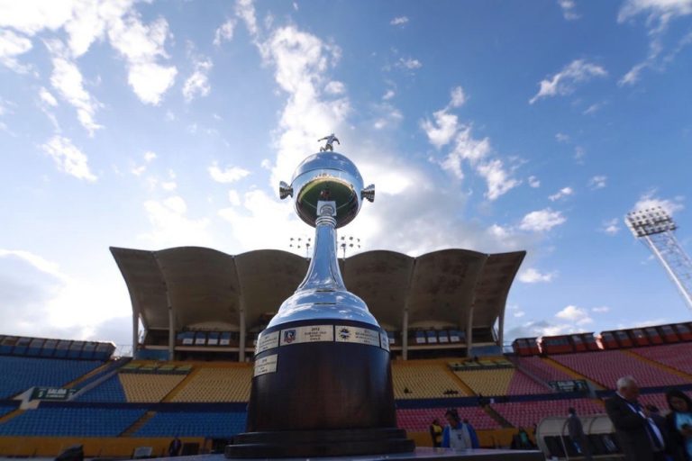 CONFEDERAÇÃO SUL-AMERICANA DE FUTEBOL. CONMEBOL. CORINTHIANS-SP. BRASIL. FERROVIÁRIA-SP. BRASIL.