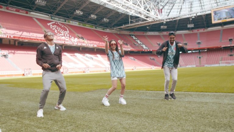 APRESENTAÇÃO NO AJAX. HOLANDA. ANTONY.
