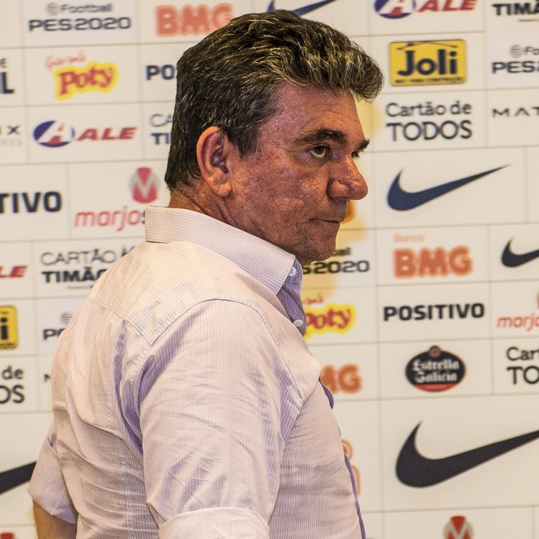 CORINTHIANS-SP. DÍVIDA. BLOQUEIO.