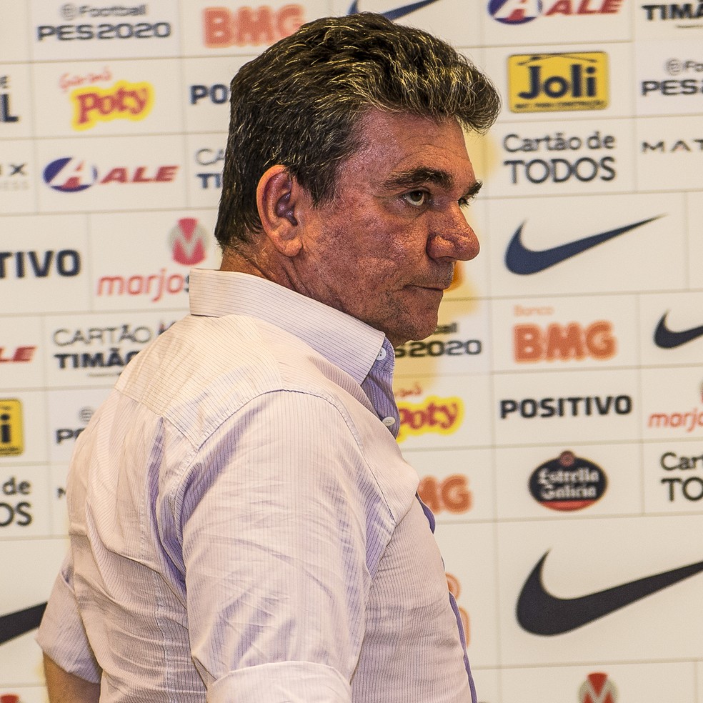 CORINTHIANS-SP. DÍVIDA. BLOQUEIO.