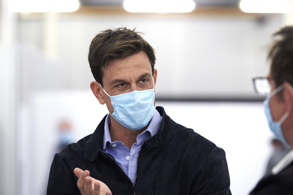 MERCEDES. USO DE MÁSCARA. TOTO WOLFF.