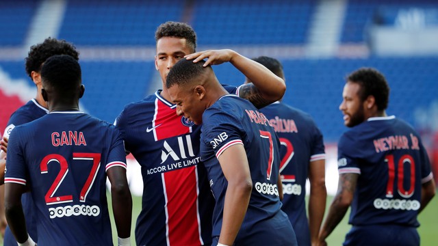 AMISTOSO. PARIS SAINT-GERMAIN. FRANÇA. CELTIC. ESCÓCIA.