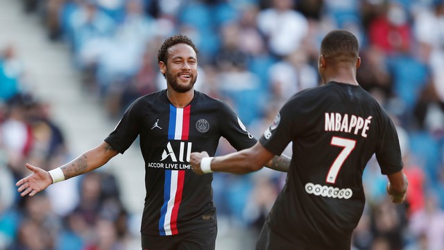 AMISTOSO. PARIS SAINT-GERMAIN. FRANÇA.