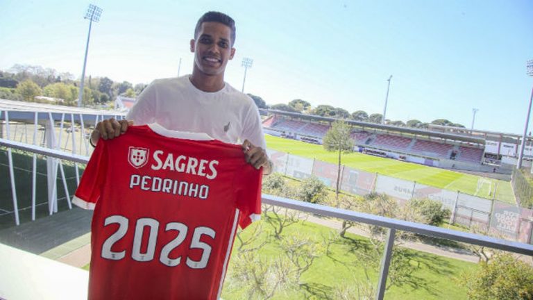 PEDRINHO. CORINTHIANS-SP. BRASIL. BENFICA. PORTUGAL.