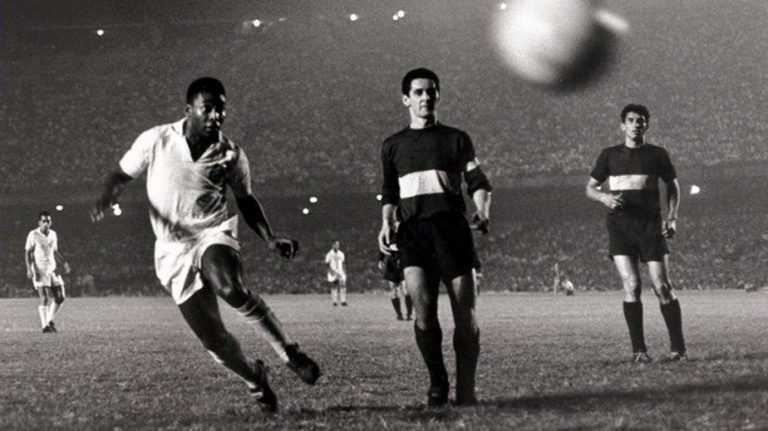 PELÉ. LA BOMBONERA. BOCA JUNIORS. ARGENTINA.