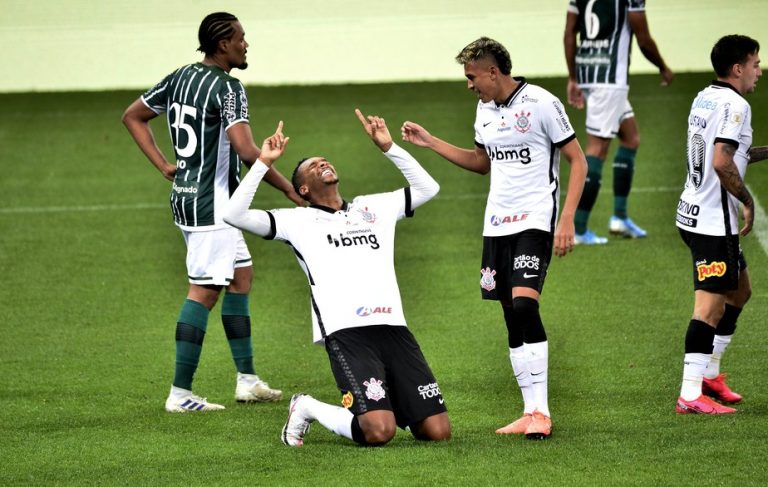 CAMPEONATO BRASILEIRO DA SÉRIE A DE 2020. PRIMEIRA FASE. QUARTA RODADA. CORINTHIANS-SP. CORITIBA-PR.