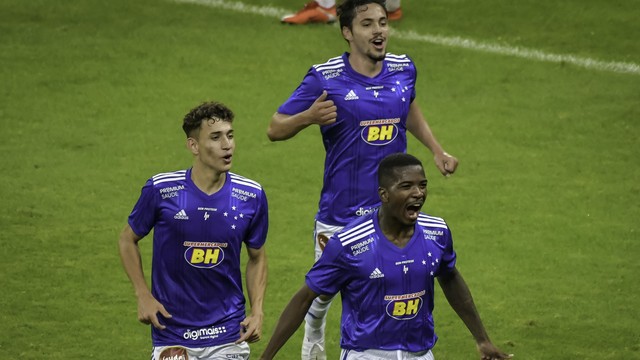 CAMPEONATO BRASILEIRO DA SÉRIE B. PRIMEIRA RODADA. CRUZEIRO-MG. BOTAFOGO-SP.