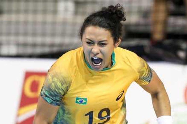 ELAINE GOMES. HANDEBOL. 9 MESES.