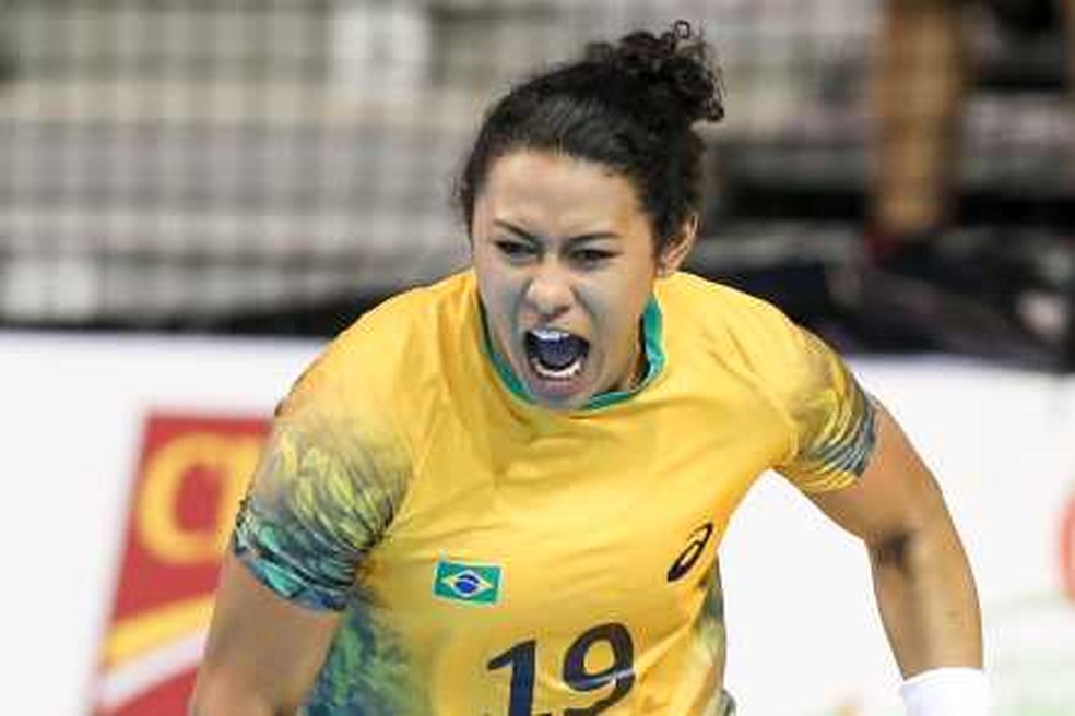ELAINE GOMES. HANDEBOL. 9 MESES.