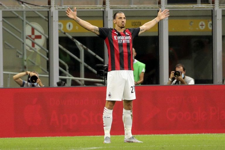 MILAN. IBRAHIMOVIC. RENOVAÇÃO.