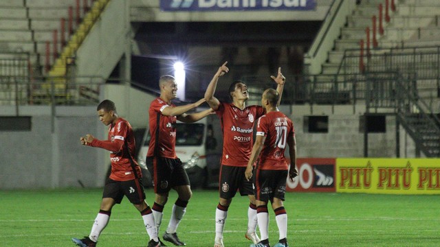 CAMPEONATO BRASILEIRO DA SÉRIE B DE 2020. PRIEMIRA FASE. OITAVA RODADA. BRASIL DE PELOTAS-RS. NÁUTICO-PE.