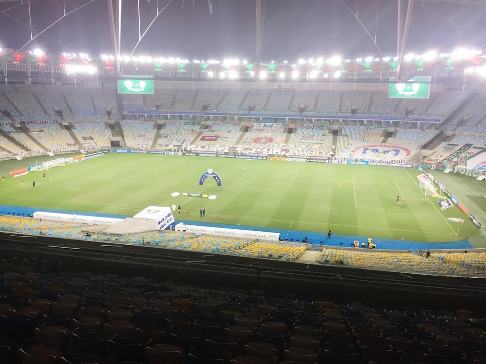 PÚBLICO NOS ESTÁDIOS DO RIO DE JANEIRO. FERJ. FEDERAÇÃO DE FUTEBOL DO ESTADO DO RIO DE JANEIRO.