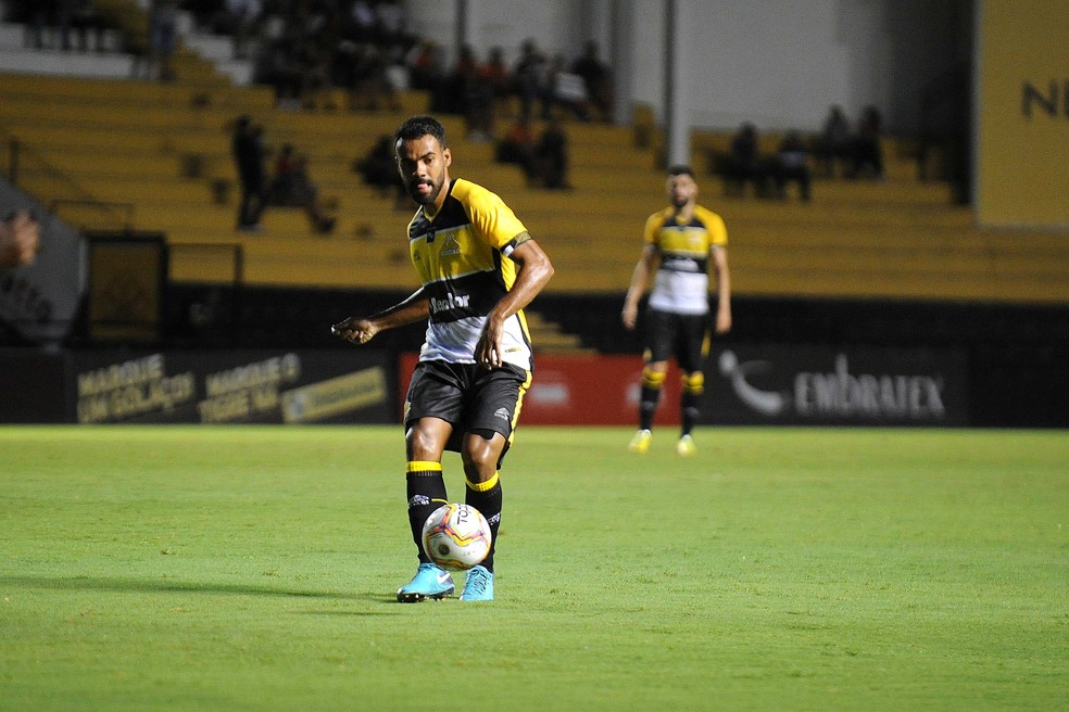 CAMPEONATO BRASILEIRO DA SÉRIE C DE 2020. PRIEMIRA FASE. OITAVA RODADA. GRUPO B. CRICIÚMA-SC. SÃO JOSÉ-RS. CASOS DE CORONAVÍRUS.