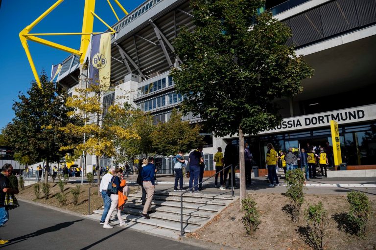CAMPEONATO ALEMÃO. VOLTA DA TORCIDA.
