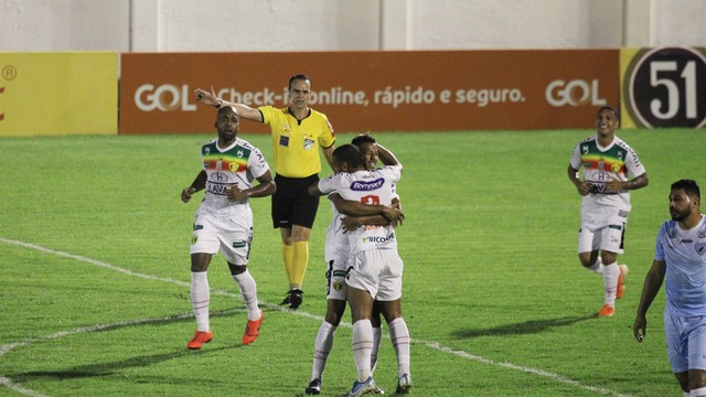 CAMPEONATO BRASILEIRO DA SÉRIE C DE 2020. PRIEMIRA FASE. SEXTA RODADA. BRUSQUE-SC. LONDRINA-PR. GRUPO B.
