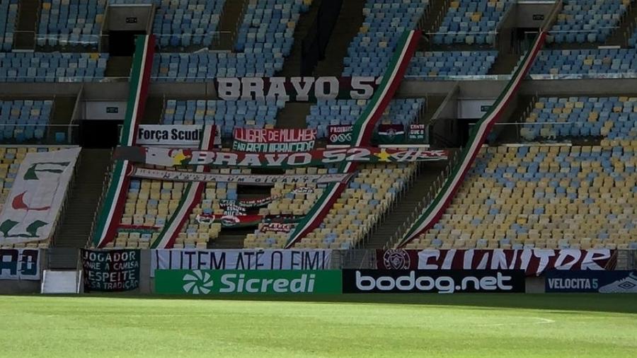 TORCIDA NOS ESTÁDIOS.
