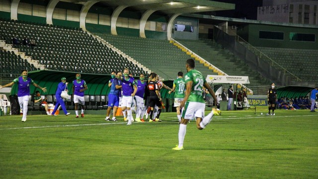 CAMPEONATO BRASILEIRO DA SÉRIE B DE 2020. PRIMEIRA FASE. DÉCIMA OITAVA RODADA. GUARANI-SP. AVAÍ-SC.