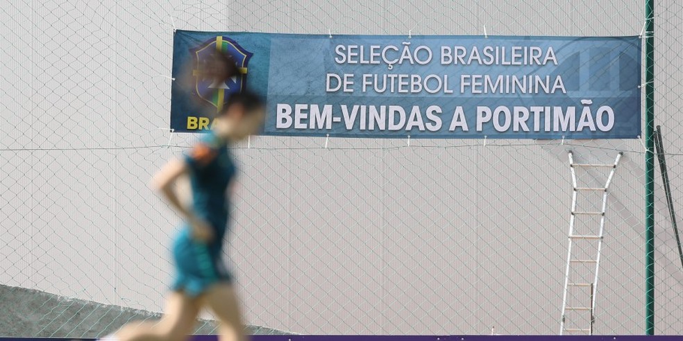 SELEÇÃO BRASILEIRA DE FUTEBOL FEMININO. CBF. CONFEDERAÇÃO BRASILEIRA DE FUTEBOL.