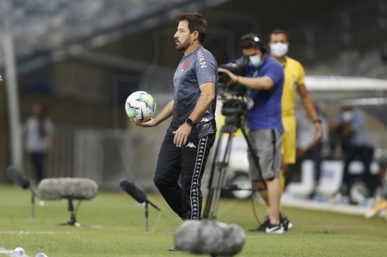 RAMÓN MENEZES. EX-TREINADOR DO VASCO.