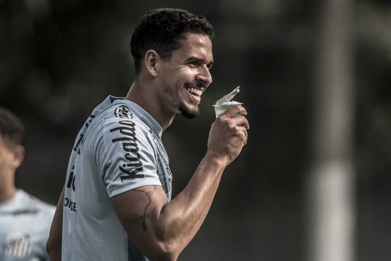 SANTOS-SP. LUCAS VERÍSSIMO.
