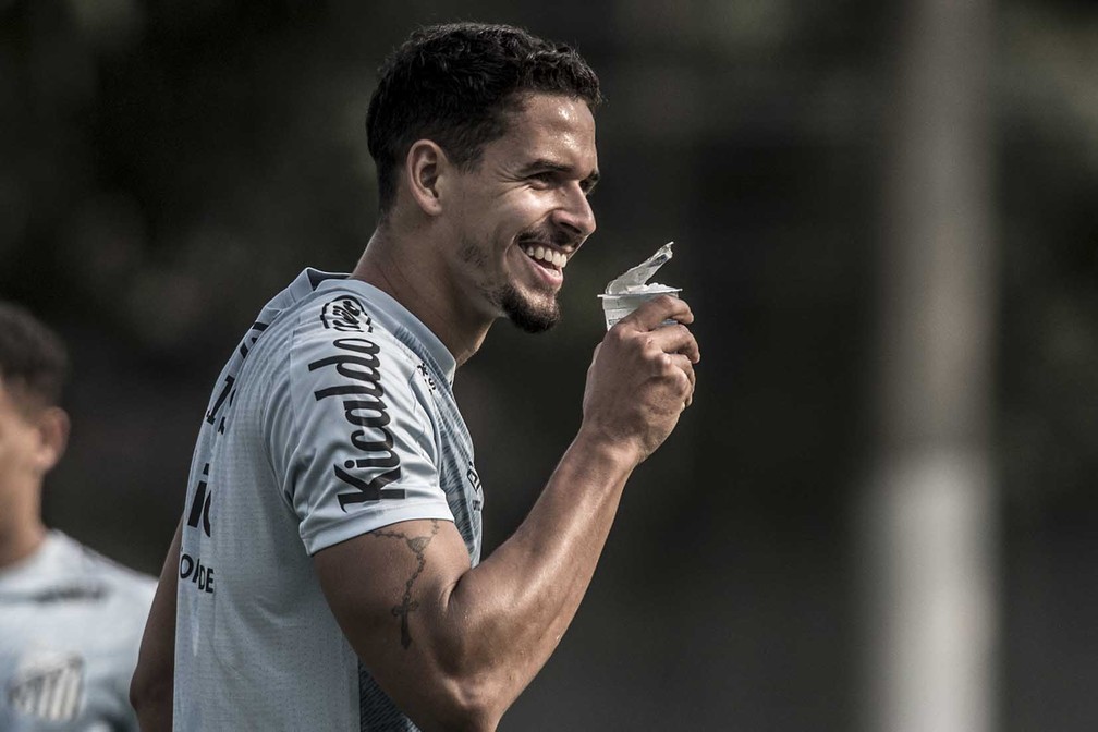SANTOS-SP. LUCAS VERÍSSIMO.