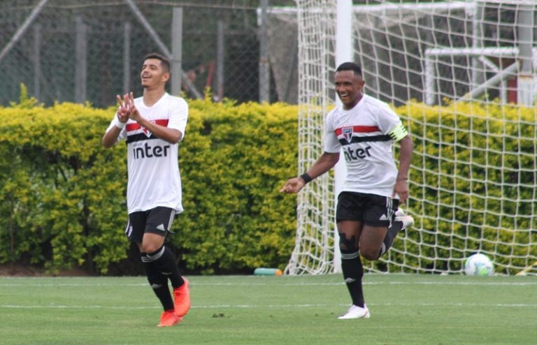 CAMPEONATO BRASILEIRO DE FUTEBOL SUB-17. PRIMEIRA FASE. GRUPO A. CORINTHIANS-SP. AMÉRICA-MG. GRUPO B. SÃO PAULO-SP. INTERNACIONAL-RS.