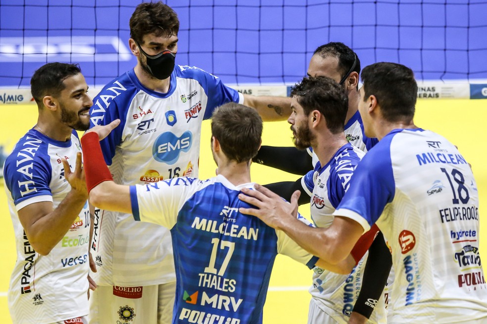 VÔLEI. SUPER CAMPONATO. TAUBATÉ-SP. CAMPEÃO. CRUZEIRO-MG. VICE-CAMPEÃO.