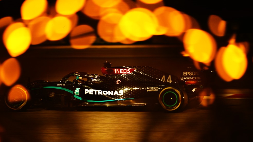 FÓRMULA 1. LEWIS HAMILTON. GRANDE PRÊMIO DO BAREIN.