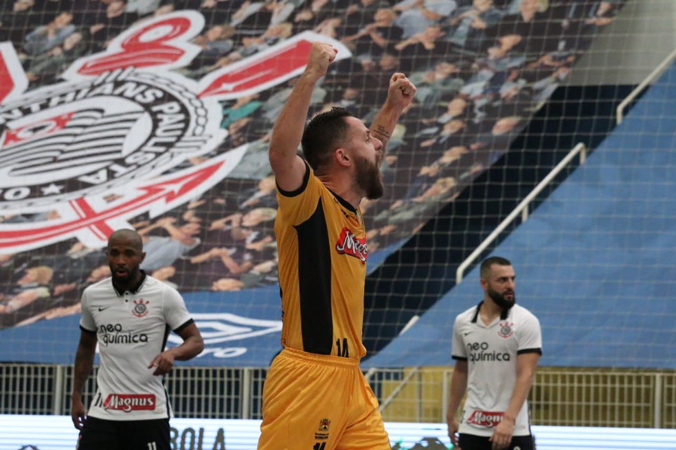 LIGA NACIONAL DE FUTSAL. SOROCABA-SP. CAMPEÃO. CORINTHIANS-SP. VICE-CAMPEÃO. JOGO DE VOLTA.