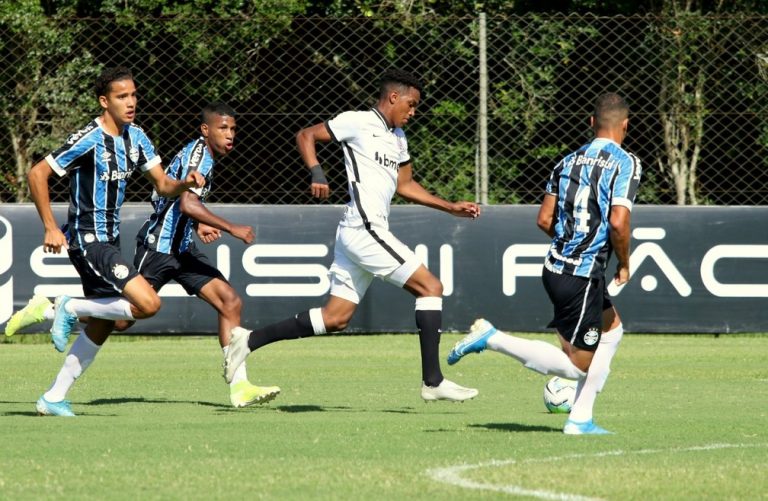 CAMPEONATO BRASILEIRO DE FUTEBOL SUB-20 DE 2020. QUARTAS DE FINAL. JOGO DE VOLTA. CORINTHIANS-SP. CLASSIFICADO. GRÊMIO-RS. ELIMINADO.
