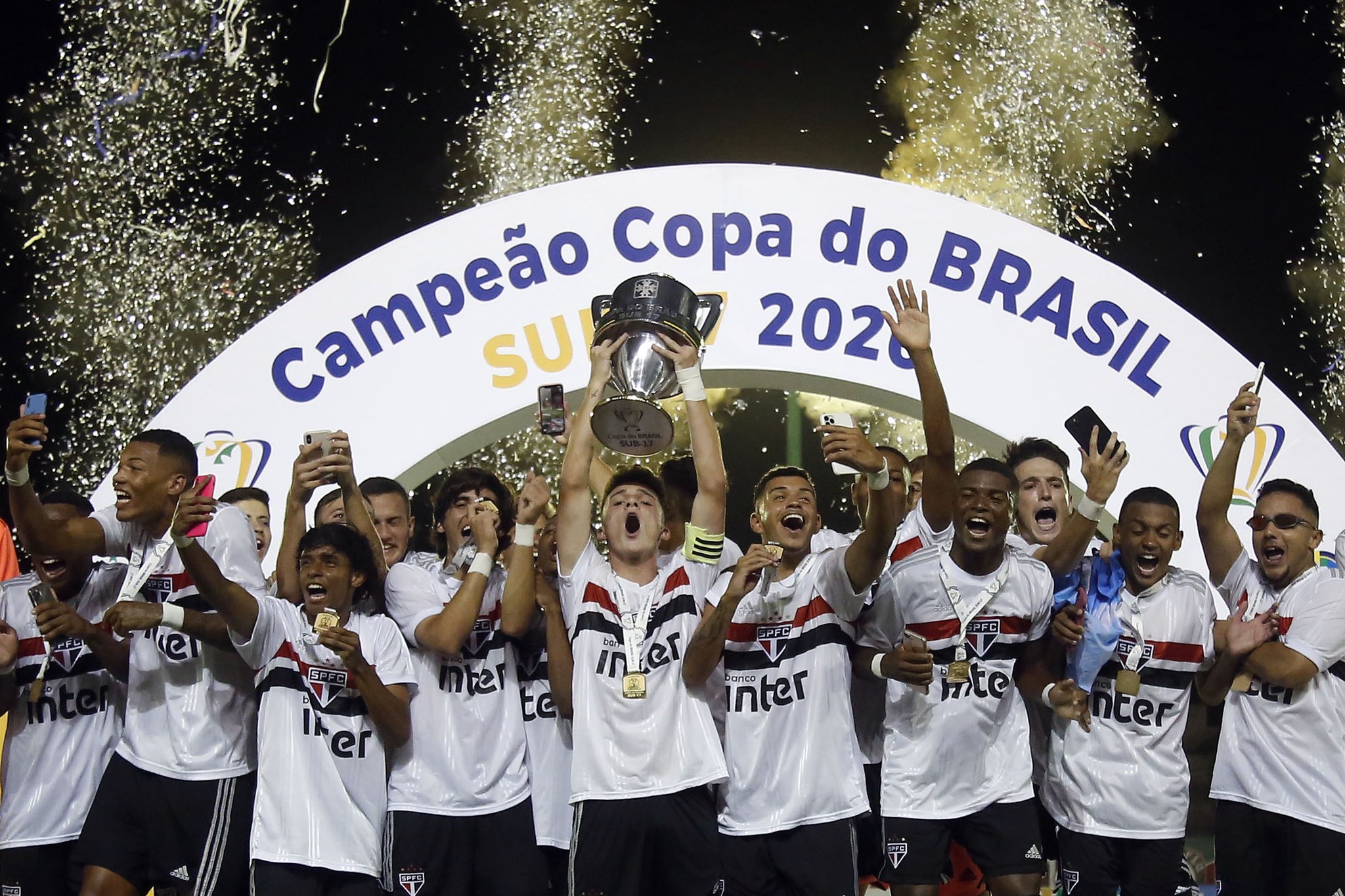 COPA DO BRASIL SUB-17 D E2020. FINAL. JOGO DE VOLTA. SEGUNDA PARTIDA. SÃO PAULO-SP. CAMPEÃO. BICAMPEÃO. 2013.2020. FLUMINENSE-RJ. VICE-CAMPEÃO.
