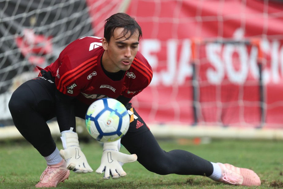GOLEIRO CÉSAR. FLAMENGO-RJ. ATLÉTICO-GO.