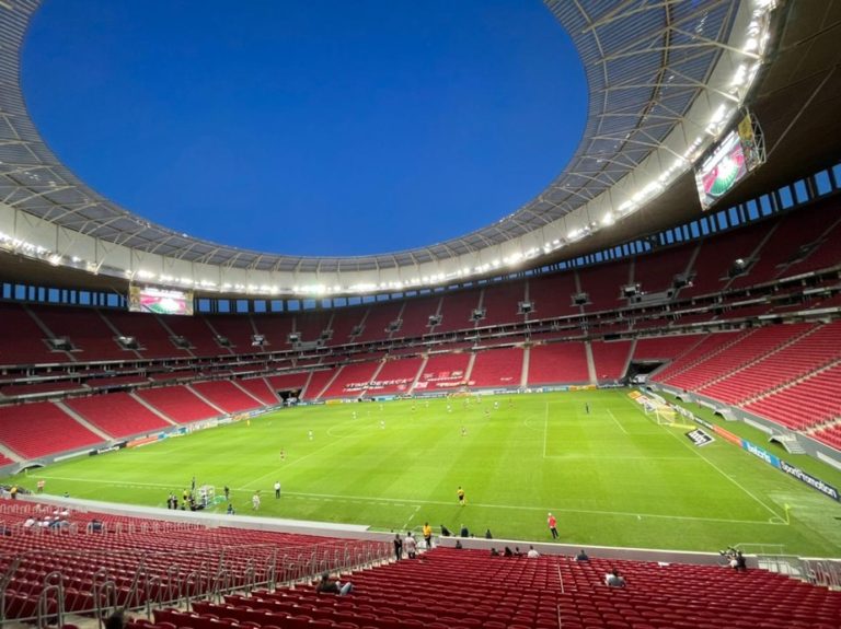 MANÉ GARRINCHA. FLAMENGO-RJ. PALMEIRAS-SP. SUPERCOPA. FLAMENGO-RJ. VASCO-RJ. CAMPEONATO CARIOCA. SAN LORENZOP. ARGENTINA. SANTOS-SP. BRASIL. TAÇA LIBERTADORES DA AMÉRICA. TERCEIRA FASE. PALMEIRAS-SP. BRASIL. DEFENSA Y JUSTICIA. ARGENTINA.