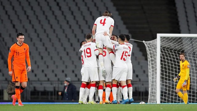 ELIMINATÓRIAS DA EUROPA. PRIMEIRA FASE. PRIMEIRA RODADA. GRUPO G. HOLANDA. TURQUIA.