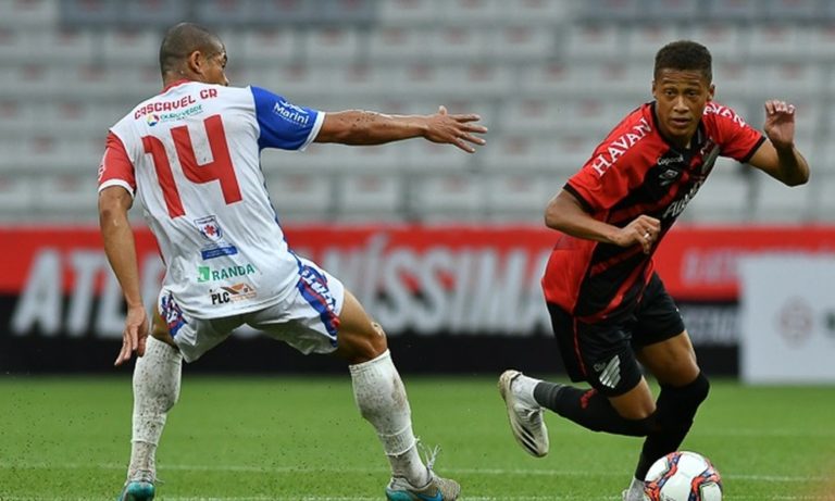 CAMPEONATO PARANAENSE DE 2021. PRIMEIRA FASE. QUARTA RODADA. ATHLETICO-PR. CLUBE RECREATIVO CASCAVEL-PR.