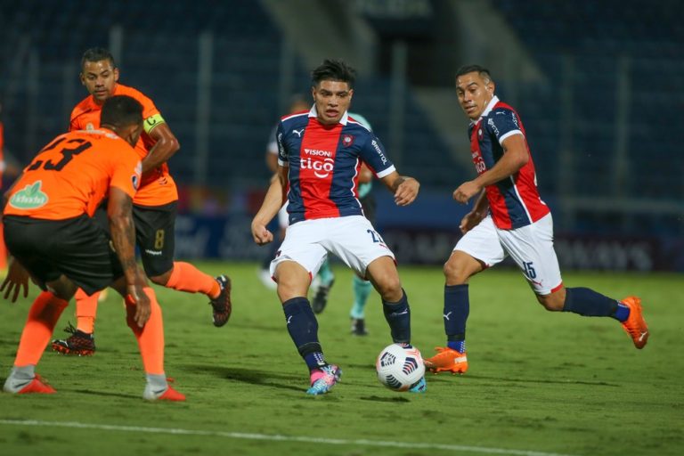 TAÇA LIBERTADORES DA AMÉRICA DE 2021. FASE DE GRUPOS. GRUPO H. SEGUNDA RODADA. CERRO PORTEÑO. PARAGUAI. LA GUAIRA. VENEZUELA.