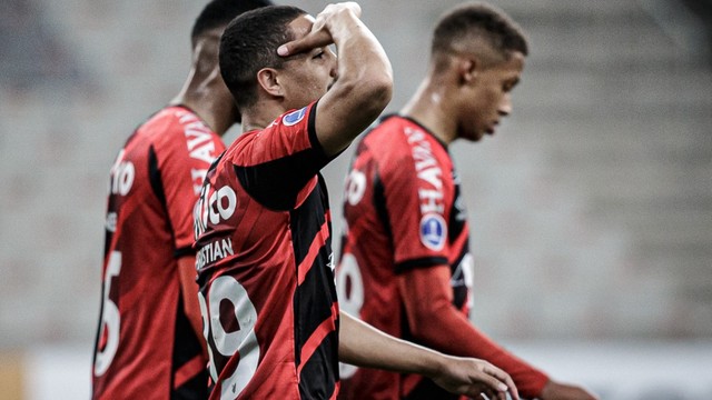 COPA SUL-AMERICANA DE 2021. FASE DE GRUPOS. GRUPO D. SEXTA RODADA. ATHLETICO-PR. BRASIL. PRIMEIRO LUGAR. AUCAS. EQUADOR.
