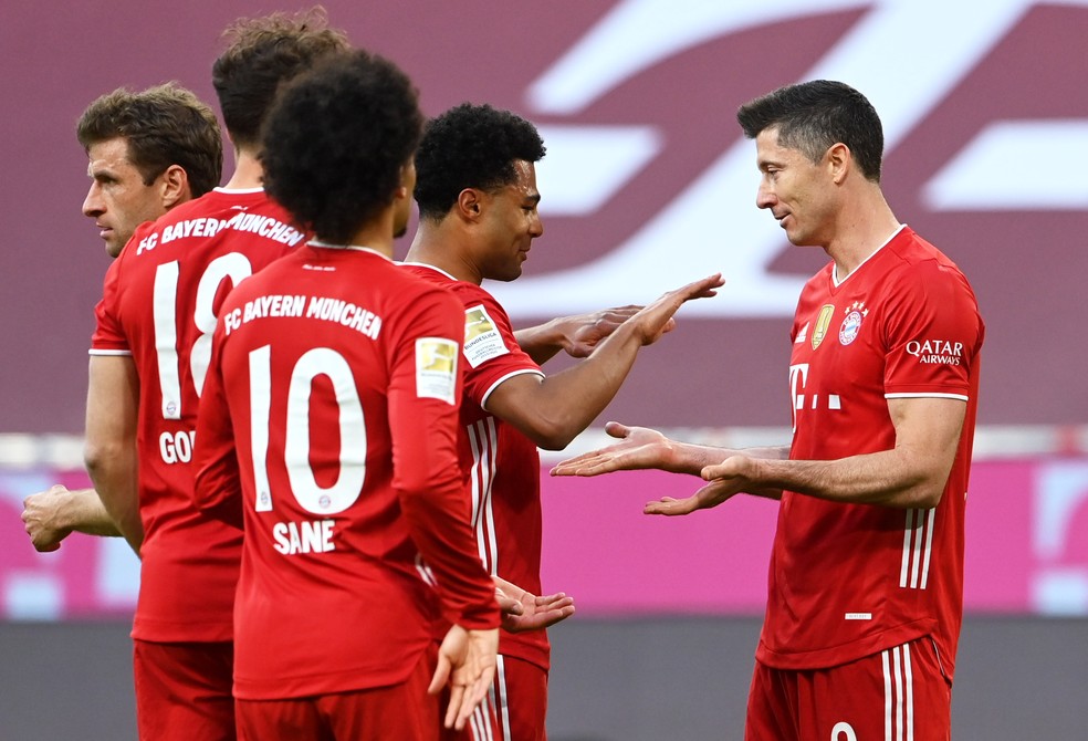 CAMPEONATO ALEMÃO. BUNDESLIGA. PRIEMIRA FASE. TRIGÉSIMA SEGUNDA RODADA. BAYERND E MUNIQUE. ALEMANHA. ENEACAMPEÃO.