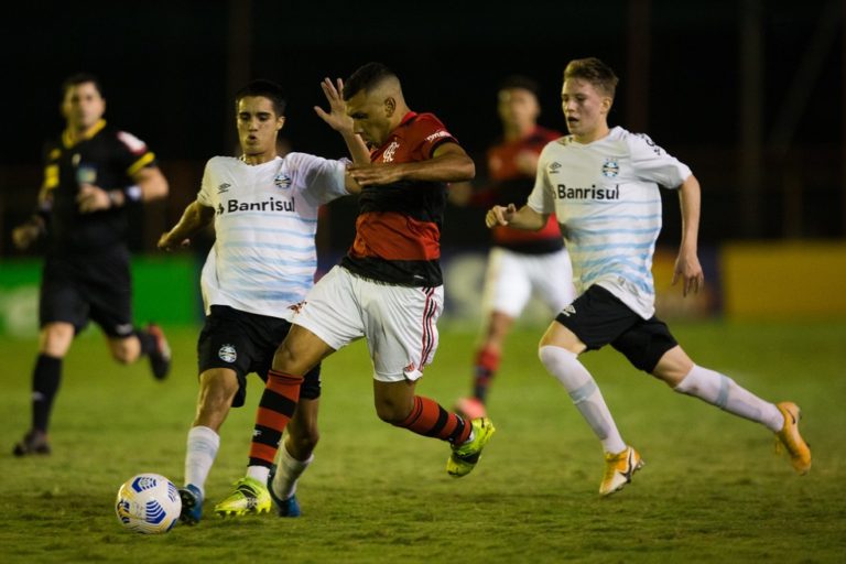 CAMPEONATO BRASILEIRO DE FUTEBOL SUB-17 DE 2021. PRIMEIRA FASE. TERCEIRA RODADA. GRUPO A. GRÊMIO-RS. FLAMENGO-RJ.