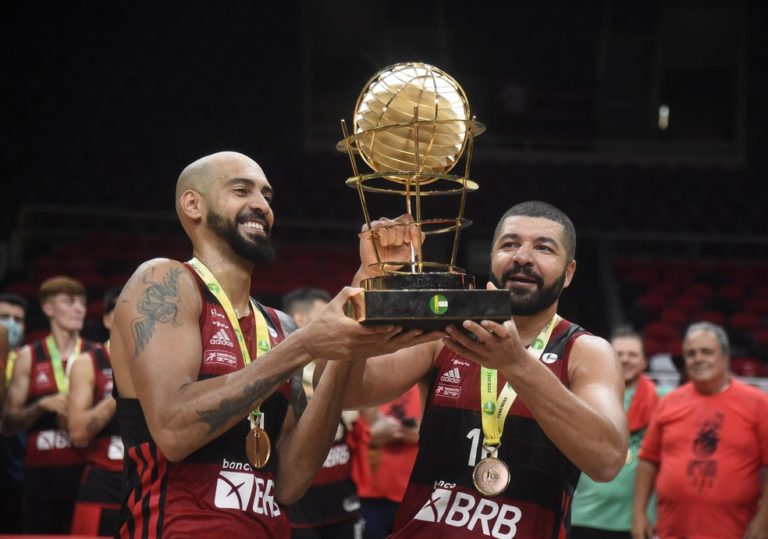 NBB. NOVO BASQUETE BRASIL DE 2021. TERCEIRO JOGO. FINAL. FLAMENGO-RJ. CAMPEÃO. HEPTACAMPEÃO. SÃO PAULO-SP. VICE-CAMPEÃO.