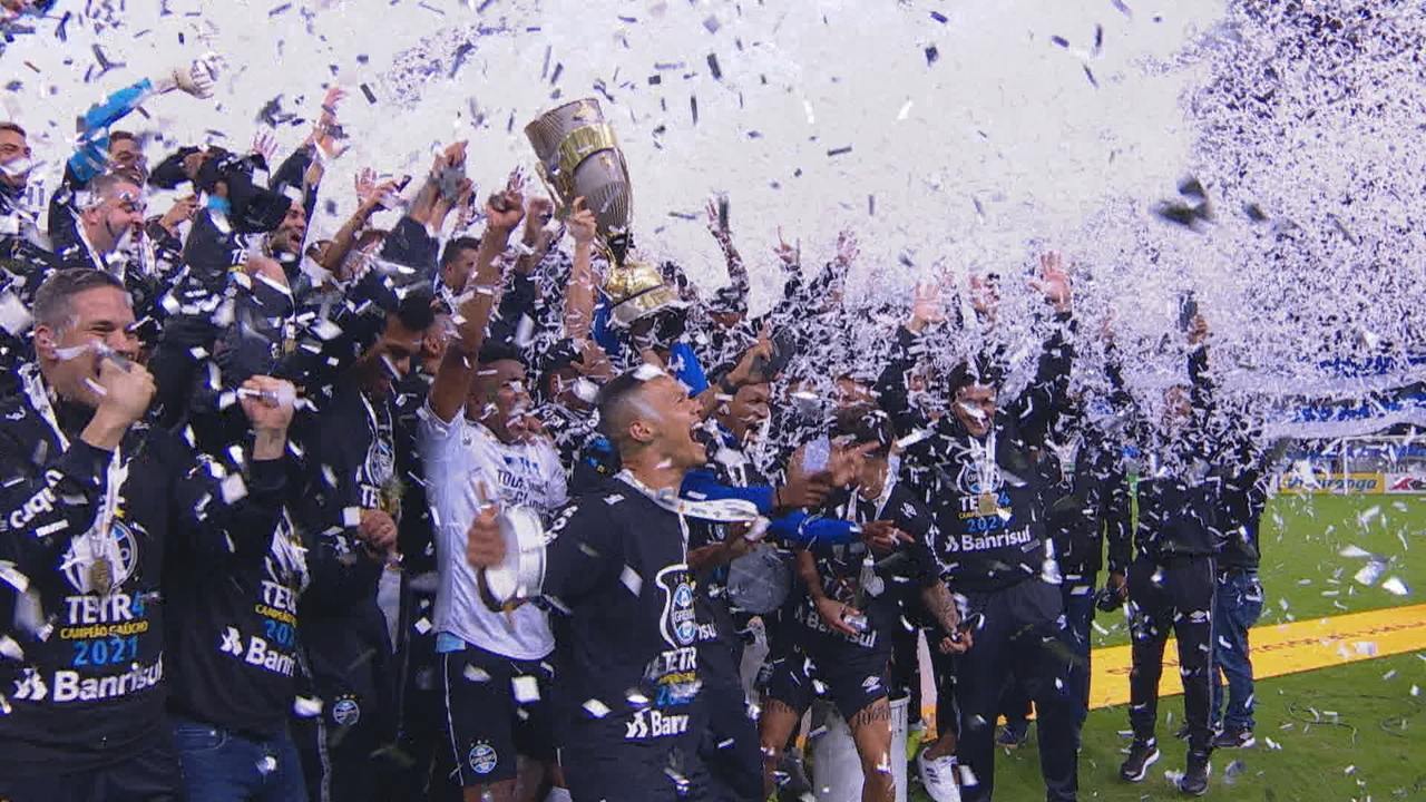 CAMPEONATO GAÚCHO DE 2021. FINAL. SEGUNDA PARTIDA. JOGO DE VOLTA. GRÊMIO-RS. CAMPEÃO. TETRACAMPEÃO. INTERNACIONAL-RS.