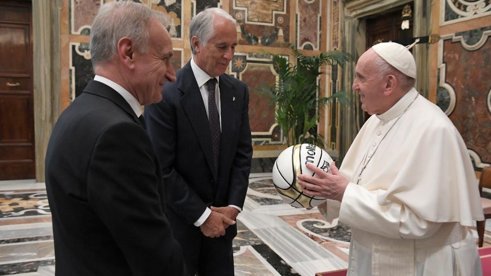 PAPA FRANCISCO. FEDERAÇÃO ITALIANA DE BASQUETE. VATICANO.