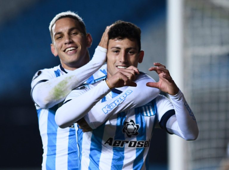 TAÇA LIBERTADORES DA AMÉRICA DE 2021. FASE DE GRUPOS. GRUPO E. SEXTA RODADA. RACING. ARGENTINA. PRIMEIRO TEMPO. RENTISTAS. URUGUAI. QUARTO LUGAR.
