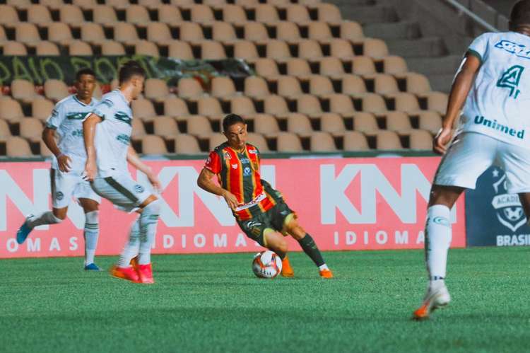 CAMPEONATO BRASILEIRO DA SÉRIE B DE 2021. PRIEMIRA FASE. PRIMEIRA RODADA. GOIÁS-GO. SAMPAIO CORRÊA-MA.